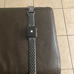 Apple phone series 3 with accessories included. 42mm